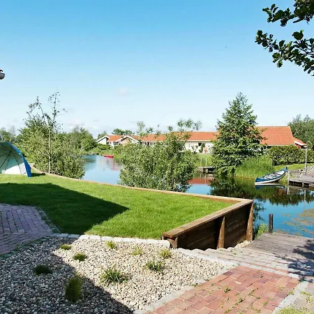 Four-bedroom In 12 *